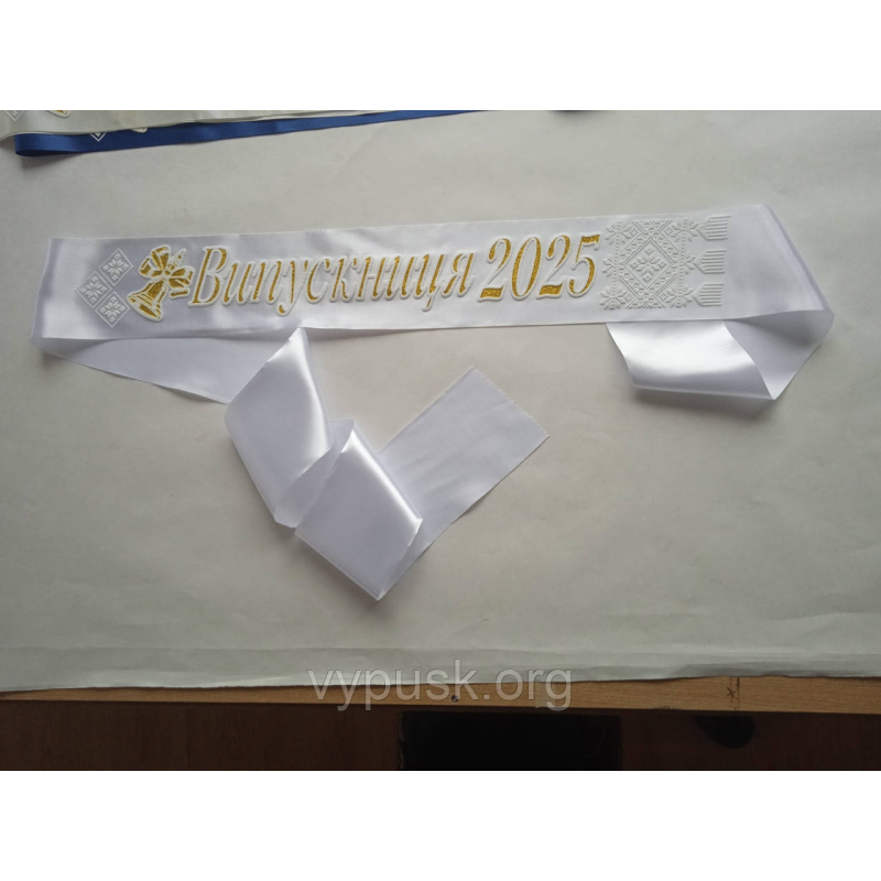Стрічка Випускниця 2025 біла атласна з 3 Д написом Стрічка Випускниця 2025 біла атласна з 3 Д написом